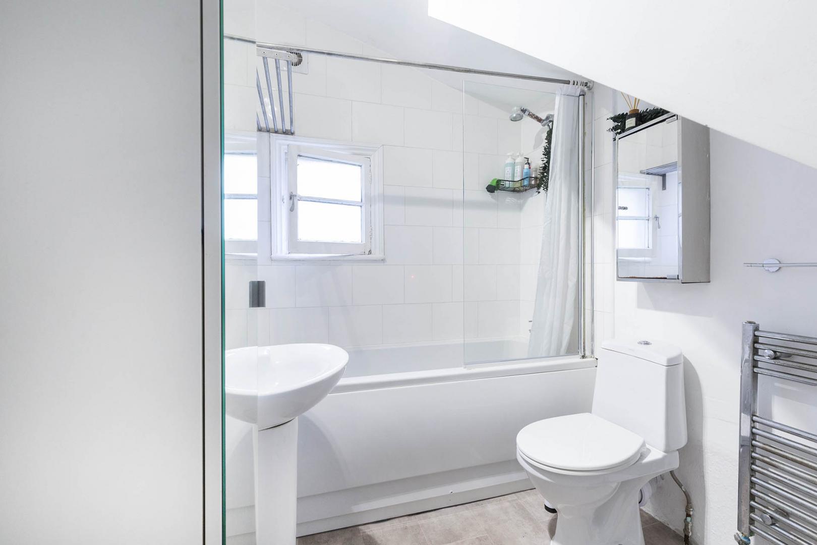 Three Bed / Three Bath High Street, Pinner